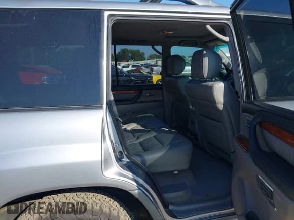 ✅ 2005 Lexus LX 470 • VIN: JTJHT00W553553373 • Лот: 43194001. Опубликован ранее на IAAI с пробегом 120 531 миль. Бесплатный доступ к архиву аукционных продаж из США и подробный отчёт об истории автомобиля на DreamBid. Изображение 8.