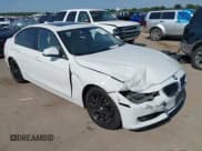 ✅ 2015 BMW 3 Series 328i • VIN: WBA3A5G56FNS83909 • Lot: 42931894. Wystawiony na IAAI z przebiegiem 131 937 mil. Bezpłatny archiwum sprzedaży aukcyjnych z USA i szczegółowy raport historii pojazdu na DreamBid. Zdjęcie 1.