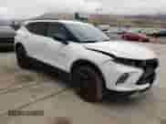 2023 Chevrolet Blazer LT z VIN 3GNKBHR46PS224150, wystawiony jako Copart lot #75610233 z przebiegiem Nie podano mil oraz . Historia ofert i sprzedaży dostępna na DreamBid. Obrazek 4.