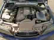 2003 BMW 3 Series 325i z VIN WBAEV334X3KR25656, wystawiony jako Copart lot #87478855 z przebiegiem 262 935 mil mil oraz Czysty tytuł • Clean title. Historia ofert i sprzedaży dostępna na DreamBid. Obrazek 11.