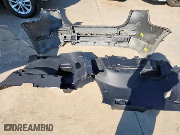 ✅ 2018 Kia Sorento LX • VIN: 5XYPG4A32JG348825 • Lot: 84892085. Wystawiony na Copart z przebiegiem 99 859 mil. Bezpłatny archiwum sprzedaży aukcyjnych z USA i szczegółowy raport historii pojazdu na DreamBid. Zdjęcie 12.