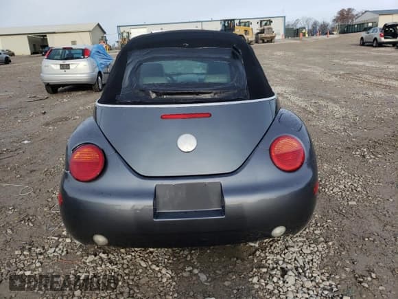 ✅ 2004 Volkswagen Beetle GLS • VIN: 3VWCM31YX4M338979 • Lot: 84930684. Wystawiony na Copart z przebiegiem 140 450 mil. Bezpłatny archiwum sprzedaży aukcyjnych z USA i szczegółowy raport historii pojazdu na DreamBid. Zdjęcie 6.