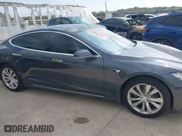 ✅ 2017 Tesla Model S 60 • VIN: 5YJSA1E14HF195384 • Lot: 43536410. Wystawiony na IAAI z przebiegiem 52 106 mil. Bezpłatny archiwum sprzedaży aukcyjnych z USA i szczegółowy raport historii pojazdu na DreamBid. Zdjęcie 13.