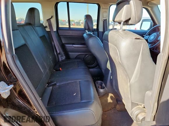 ✅ 2016 Jeep Patriot Sport • VIN: 1C4NJPBAXGD634890 • Lot: 85392335. Wystawiony na Copart z przebiegiem 117 439 mil. Bezpłatny archiwum sprzedaży aukcyjnych z USA i szczegółowy raport historii pojazdu na DreamBid. Zdjęcie 10.