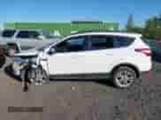 2018 Ford Escape SE z VIN 1FMCU9GD7JUC68368, wystawiony jako IAAI lot #43336557 z przebiegiem 104 766 mil mil oraz . Historia ofert i sprzedaży dostępna na DreamBid. Obrazek 14.
