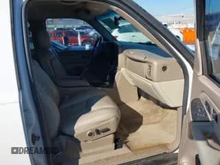 ✅ 2003 GMC Yukon XL SLT • VIN: 3GKFK16Z23G289273 • Lot: 43600285. Wystawiony na IAAI z przebiegiem 269 317 mil. Bezpłatny archiwum sprzedaży aukcyjnych z USA i szczegółowy raport historii pojazdu na DreamBid. Zdjęcie 5.