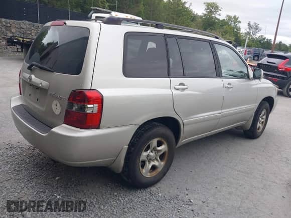 2004 Toyota Highlander z VIN JTEGD21AX40085842, wystawiony jako IAAI lot #43026363 z przebiegiem 306 121 mil mil oraz . Historia ofert i sprzedaży dostępna na DreamBid. Obrazek 4.