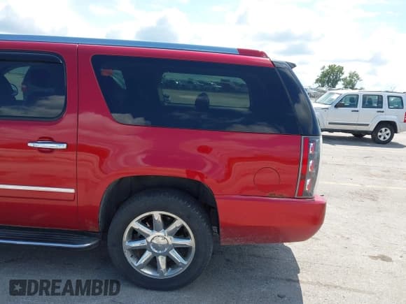 ✅ 2014 GMC Yukon XL Denali • VIN: 1GKS2MEFXER106812 • Лот: 42924430. Опубликован ранее на IAAI с пробегом 191 979 миль. Бесплатный доступ к архиву аукционных продаж из США и подробный отчёт об истории автомобиля на DreamBid. Изображение 20.