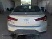 2019 Hyundai Elantra SE z VIN 5NPD74LF4KH469618, wystawiony jako Copart lot #86263935 z przebiegiem 214 849 mil mil oraz Czysty tytuł • Clean title. Historia ofert i sprzedaży dostępna na DreamBid. Obrazek 6.