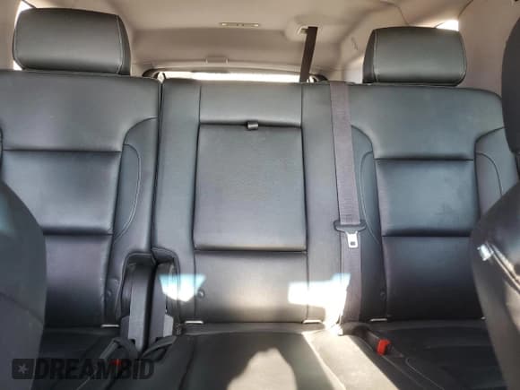 ✅ 2015 Chevrolet Suburban LT • VIN: 1GNSKJKC9FR692948 • Lot: 65414594. Wystawiony na Copart z przebiegiem 182 909 mil. Bezpłatny archiwum sprzedaży aukcyjnych z USA i szczegółowy raport historii pojazdu na DreamBid. Zdjęcie 10.