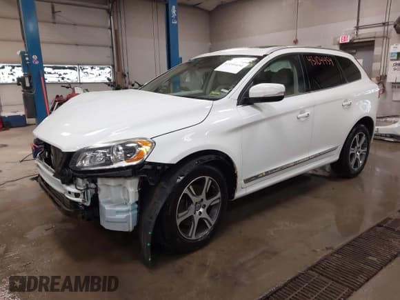 ✅ 2015 Volvo XC60 T6 • VIN: YV4902RK4F2664903 • Лот: 43104454. Опубликован ранее на IAAI с пробегом 136 861 миль. Бесплатный доступ к архиву аукционных продаж из США и подробный отчёт об истории автомобиля на DreamBid. Изображение 2.
