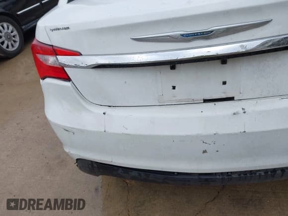 ✅ 2012 Chrysler 200 Touring • VIN: 1C3CCBBB1CN240698 • Lot: 43658210. Listed on IAAI with 173,092 mi. Free auction sales archive from the USA and detailed vehicle history report at DreamBid. Image 14.