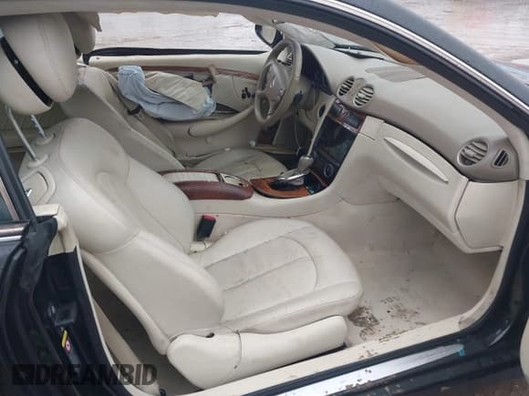 ✅ 2007 Mercedes-Benz CLK 550 • VIN: WDBTJ72H77F214706 • Lot: 41471332. Listed on IAAI with 87,310 mi. Free auction sales archive from the USA and detailed vehicle history report at DreamBid. Image 5.