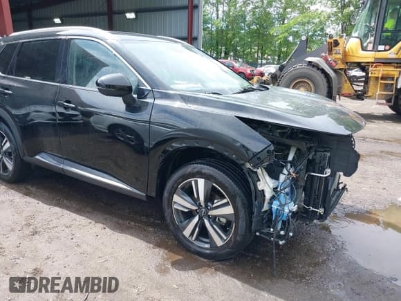 ✅ 2023 Nissan Rogue Platinum • VIN: JN8BT3DDXPW301921 • Lot: 42325241. Wystawiony na IAAI z przebiegiem 51 280 mil. Bezpłatny archiwum sprzedaży aukcyjnych z USA i szczegółowy raport historii pojazdu na DreamBid. Zdjęcie 1.