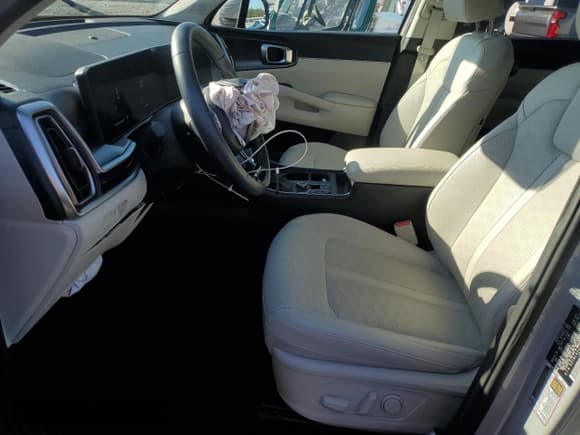 ✅ 2024 Kia Sorento S • VIN: 5XYRL4JCXRG271816 • Lot: 70826255. Listed on Copart with 20,731 mi. Free auction sales archive from the USA and detailed vehicle history report at DreamBid. Image 7.