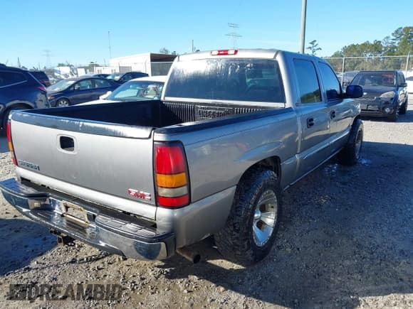 ✅ 2006 GMC Sierra 1500 SLE1 • VIN: 2GTEC13ZX61296851 • Lot: 43595686. Listed on IAAI with 243,454 mi. Free auction sales archive from the USA and detailed vehicle history report at DreamBid. Image 4.
