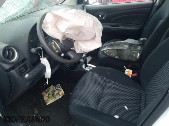 ✅ 2015 Nissan Micra S • VIN: 3N1CK3CP9FL209298 • Лот: 52095825. Опубликован ранее на Copart с пробегом Не указан. Бесплатный доступ к архиву аукционных продаж из США и подробный отчёт об истории автомобиля на DreamBid. Изображение 7.