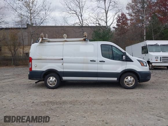 ✅ 2020 Ford Transit Cargo • VIN: 1FTBR2YG6LKB18798 • Lot: 43521187. Wystawiony na IAAI z przebiegiem 114 451 mil. Bezpłatny archiwum sprzedaży aukcyjnych z USA i szczegółowy raport historii pojazdu na DreamBid. Zdjęcie 13.