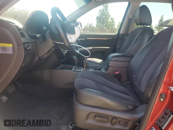 ✅ 2010 Hyundai Santa Fe SE • VIN: 5NMSH4AG8AH355648 • Лот: 70784185. Опубликован ранее на Copart с пробегом 118 148 миль. Бесплатный доступ к архиву аукционных продаж из США и подробный отчёт об истории автомобиля на DreamBid. Изображение 7.