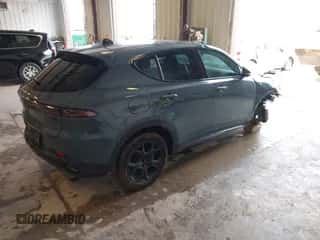 2024 Dodge Hornet R/T z VIN ZACPDFCW9R3A12166, wystawiony jako IAAI lot #42382866 z przebiegiem 17 442 mil mil oraz . Historia ofert i sprzedaży dostępna na DreamBid. Obrazek 4.