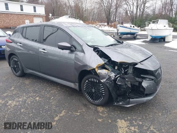 ✅ 2025 Nissan LEAF SV Plus • VIN: 1N4CZ1CV0SC561211 • Lot: 41008053. Wystawiony na IAAI z przebiegiem 1 042 mil. Bezpłatny archiwum sprzedaży aukcyjnych z USA i szczegółowy raport historii pojazdu na DreamBid. Zdjęcie 1.