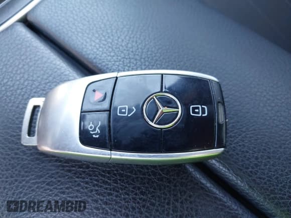 ✅ 2019 Mercedes-Benz E 300 • VIN: WDDZF4KB7KA627373 • Lot: 43150039. Listed on IAAI with 44,083 mi. Free auction sales archive from the USA and detailed vehicle history report at DreamBid. Image 11.