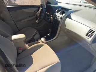 ✅ 2013 Toyota Corolla LE • VIN: 5YFBU4EE0DP172551 • Лот: 43685451. Опубликован ранее на IAAI с пробегом 161 822 миль. Бесплатный доступ к архиву аукционных продаж из США и подробный отчёт об истории автомобиля на DreamBid. Изображение 5.