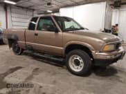 ✅ 1996 GMC Sonoma SL • VIN: 1GTDT19XXT8532974 • Лот: 42082373. Опубликован ранее на IAAI с пробегом 117 869 миль. Бесплатный доступ к архиву аукционных продаж из США и подробный отчёт об истории автомобиля на DreamBid. Изображение 1.