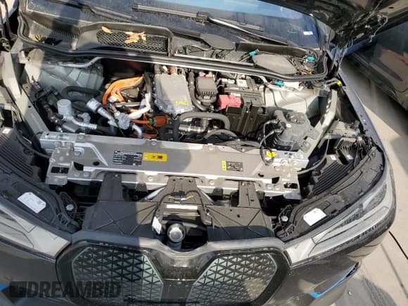 ✅ 2024 BMW iX xDrive50 • VIN: WB523CF0XRCP52532 • Lot: 77500584. Wystawiony na Copart z przebiegiem 11 489 mil. Bezpłatny archiwum sprzedaży aukcyjnych z USA i szczegółowy raport historii pojazdu na DreamBid. Zdjęcie 12.