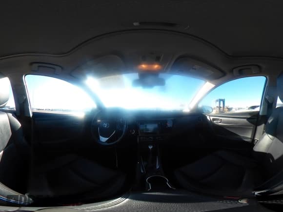 ✅ 2018 Toyota Corolla SE • VIN: 5YFBURHE7JP853228 • Лот: 43772501. Опубликован ранее на IAAI с пробегом 130 265 миль. Бесплатный доступ к архиву аукционных продаж из США и подробный отчёт об истории автомобиля на DreamBid. Изображение 18.