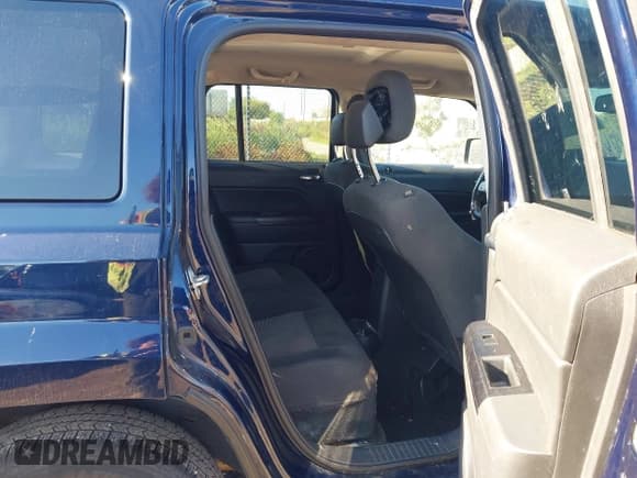 ✅ 2016 Jeep Patriot Sport • VIN: 1C4NJPBBXGD801662 • Lot: 43111217. Listed on IAAI with 177,822 mi. Free auction sales archive from the USA and detailed vehicle history report at DreamBid. Image 8.