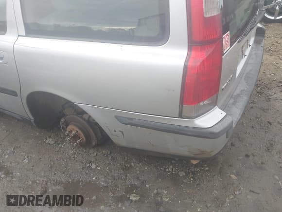 ✅ 2002 Volvo V70 • VIN: YV1SW61R822235240 • Lot: 43764846. Listed on IAAI with Not provided. Free auction sales archive from the USA and detailed vehicle history report at DreamBid. Image 13.