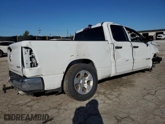 ✅ 2023 Ram 1500 Big Horn • VIN: 1C6SRFBT8PN557588 • Lot: 89483465. Wystawiony na Copart z przebiegiem 51 295 mil. Bezpłatny archiwum sprzedaży aukcyjnych z USA i szczegółowy raport historii pojazdu na DreamBid. Zdjęcie 3.