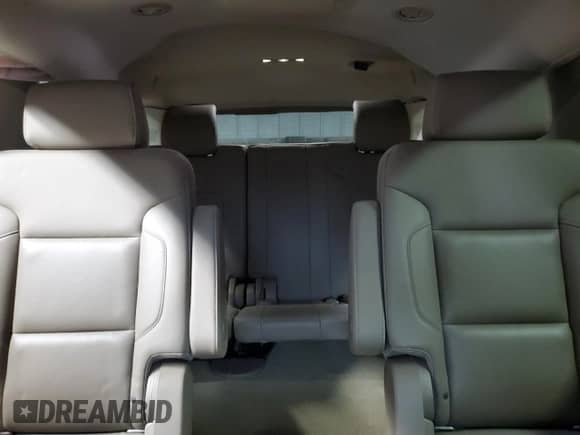 2017 Chevrolet Suburban Premier z VIN 1GNSKJKC8HR118053, wystawiony jako Copart lot #73375784 z przebiegiem 100 812 mil mil oraz Szkoda całkowita • Salvage title. Historia ofert i sprzedaży dostępna na DreamBid. Obrazek 10.