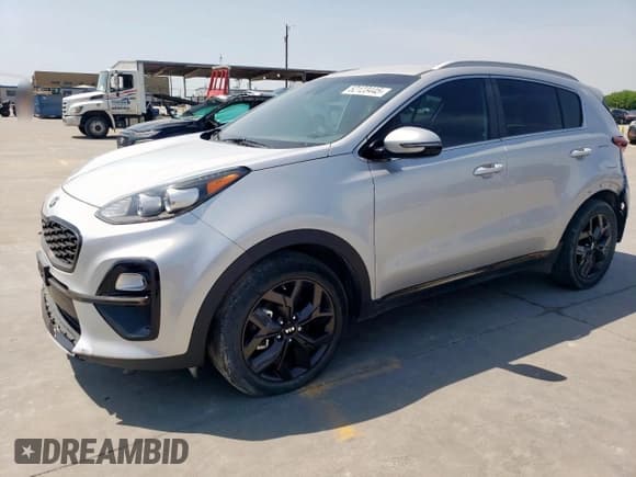 ✅ 2020 Kia Sportage S • VIN: KNDP63AC9L7712641 • Лот: 52123445. Опубликован ранее на Copart с пробегом 52 894 миль. Бесплатный доступ к архиву аукционных продаж из США и подробный отчёт об истории автомобиля на DreamBid. Изображение 1.