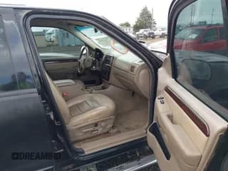 ✅ 2003 Ford Explorer Limited • VIN: 1FMDU75W03ZB02289 • Lot: 43734761. Wystawiony na IAAI z przebiegiem 245 915 mil. Bezpłatny archiwum sprzedaży aukcyjnych z USA i szczegółowy raport historii pojazdu na DreamBid. Zdjęcie 5.