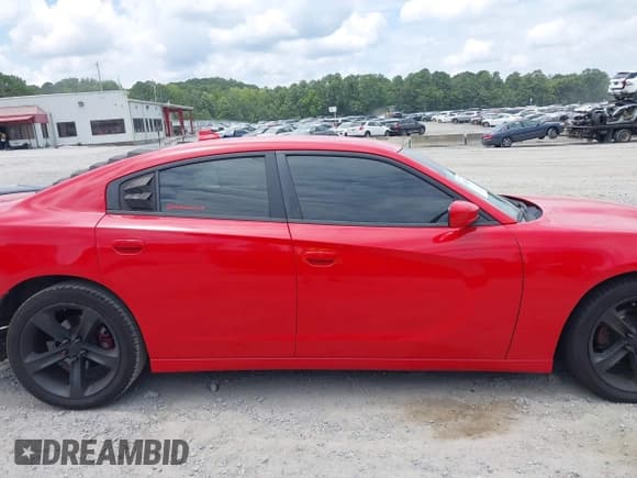 ✅ 2018 Dodge Charger SXT Plus • VIN: 2C3CDXHG8JH134557 • Лот: 42803161. Опубликован ранее на IAAI с пробегом 111 052 миль. Бесплатный доступ к архиву аукционных продаж из США и подробный отчёт об истории автомобиля на DreamBid. Изображение 14.