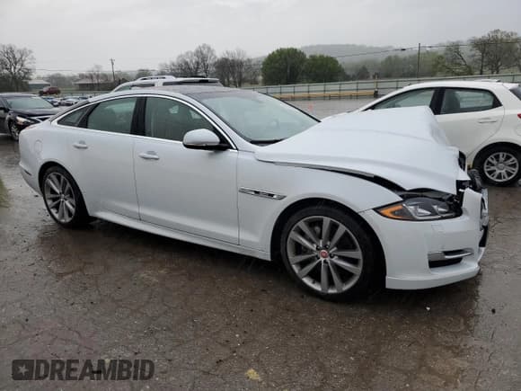 ✅ 2017 Jaguar XJ R-Sport • VIN: SAJWA1C71H8W07643 • Lot: 48751954. Listed on Copart with 35,035 mi. Free auction sales archive from the USA and detailed vehicle history report at DreamBid. Image 4.