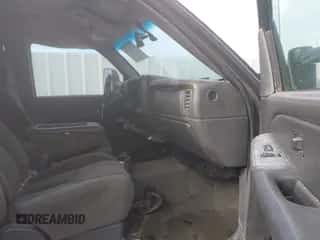 2006 Chevrolet Silverado 2500HD LT3 z VIN 1GCHK23D16F150339, wystawiony jako IAAI lot #42880312 z przebiegiem 242 722 mil mil oraz . Historia ofert i sprzedaży dostępna na DreamBid. Obrazek 5.