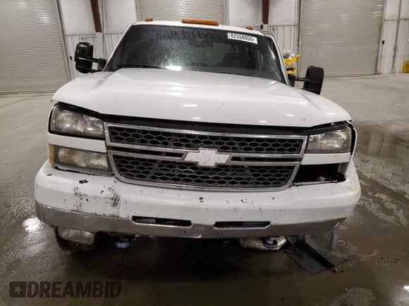 2005 Chevrolet Silverado 2500HD LT с VIN 1GCHK232X5F896009, выставлен на аукционе Copart как лот 82558055 с пробегом 153 391 миль миль и Списание • Salvage title. История ставок и продаж доступна на DreamBid. Изображение 5.