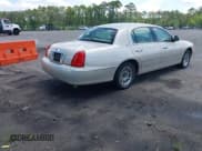✅ 2001 Lincoln Town Car Cartier • VIN: 1LNHM83W81Y688740 • Лот: 42526475. Опубликован ранее на IAAI с пробегом 256 179 миль. Бесплатный доступ к архиву аукционных продаж из США и подробный отчёт об истории автомобиля на DreamBid. Изображение 4.