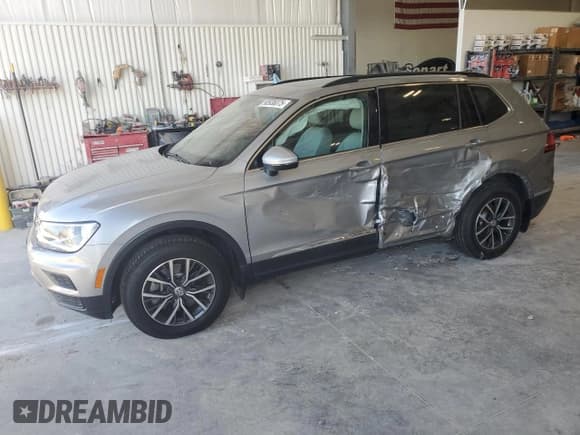 ✅ 2020 Volkswagen Tiguan SE • VIN: 3VV2B7AX8LM080447 • Lot: 90936075. Wystawiony na Copart z przebiegiem 52 977 mil. Bezpłatny archiwum sprzedaży aukcyjnych z USA i szczegółowy raport historii pojazdu na DreamBid. Zdjęcie 1.