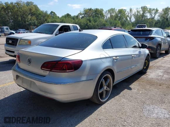 ✅ 2013 Volkswagen CC R-Line • VIN: WVWBP7AN4DE515437 • Lot: 43420145. Listed on IAAI with 101,522 mi. Free auction sales archive from the USA and detailed vehicle history report at DreamBid. Image 4.