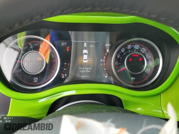 ✅ 2015 Dodge Challenger R/T Scat Pack • VIN: 2C3CDZFJ7FH884825 • Lot: 51170364. Wystawiony na Copart z przebiegiem 32 017 mil. Bezpłatny archiwum sprzedaży aukcyjnych z USA i szczegółowy raport historii pojazdu na DreamBid. Zdjęcie 9.