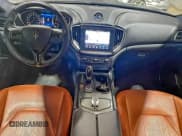 ✅ 2017 Maserati Ghibli • VIN: ZAM57XSA9H1206127 • Lot: 94841135. Wystawiony na Copart z przebiegiem 12 718 mil. Bezpłatny archiwum sprzedaży aukcyjnych z USA i szczegółowy raport historii pojazdu na DreamBid. Zdjęcie 9.