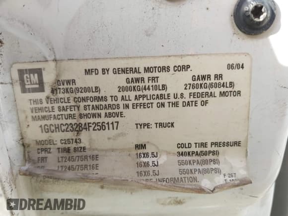 ✅ 2004 Chevrolet Silverado 2500HD LS • VIN: 1GCHC23284F256117 • Lot: 43453043. Wystawiony na IAAI z przebiegiem 327 650 mil. Bezpłatny archiwum sprzedaży aukcyjnych z USA i szczegółowy raport historii pojazdu na DreamBid. Zdjęcie 9.
