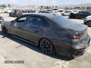 ✅ 2023 BMW 7 Series 740i • VIN: WBA23EH02PCM76130 • Лот: 71762954. Опубликован ранее на Copart с пробегом 17 707 миль. Бесплатный доступ к архиву аукционных продаж из США и подробный отчёт об истории автомобиля на DreamBid. Изображение 2.