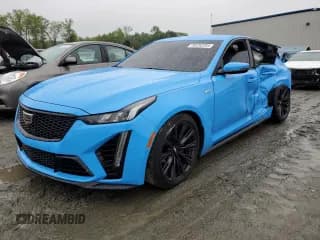 ✅ 2022 Cadillac CT5-V Blackwing • VIN: 1G6D35R68N0810662 • Lot: 50292264. Wystawiony na Copart z przebiegiem 30 481 mil. Bezpłatny archiwum sprzedaży aukcyjnych z USA i szczegółowy raport historii pojazdu na DreamBid. Zdjęcie 1.