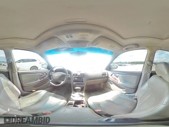 ✅ 2001 Infiniti I30 Luxury • VIN: JNKCA31A01T013154 • Lot: 68486685. Wystawiony na Copart z przebiegiem 203 133 mil. Bezpłatny archiwum sprzedaży aukcyjnych z USA i szczegółowy raport historii pojazdu na DreamBid. Zdjęcie 14.