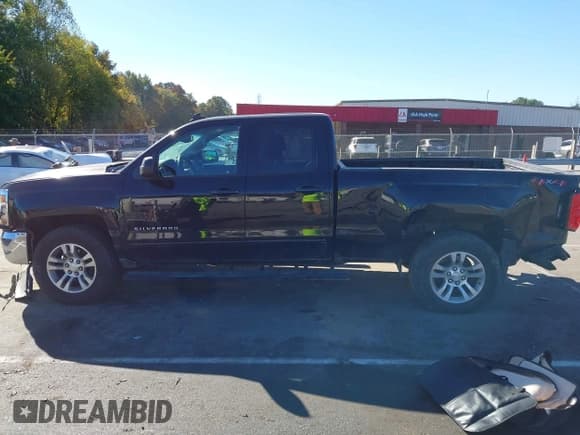 ✅ 2018 Chevrolet Silverado 1500 LT • VIN: 1GCVKRECXJZ215857 • Лот: 43473435. Опубликован ранее на IAAI с пробегом 213 061 миль. Бесплатный доступ к архиву аукционных продаж из США и подробный отчёт об истории автомобиля на DreamBid. Изображение 14.
